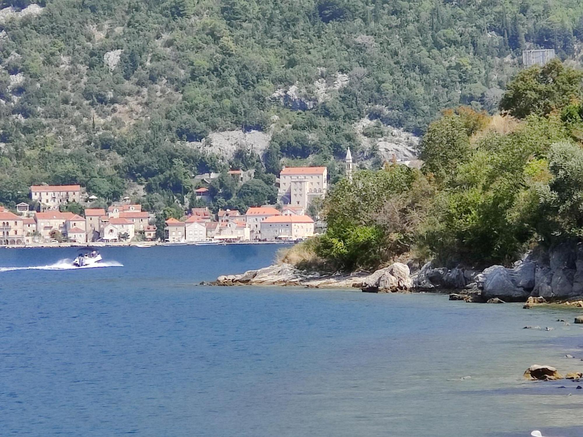 Miro Guesthouse Tivat Bagian luar foto