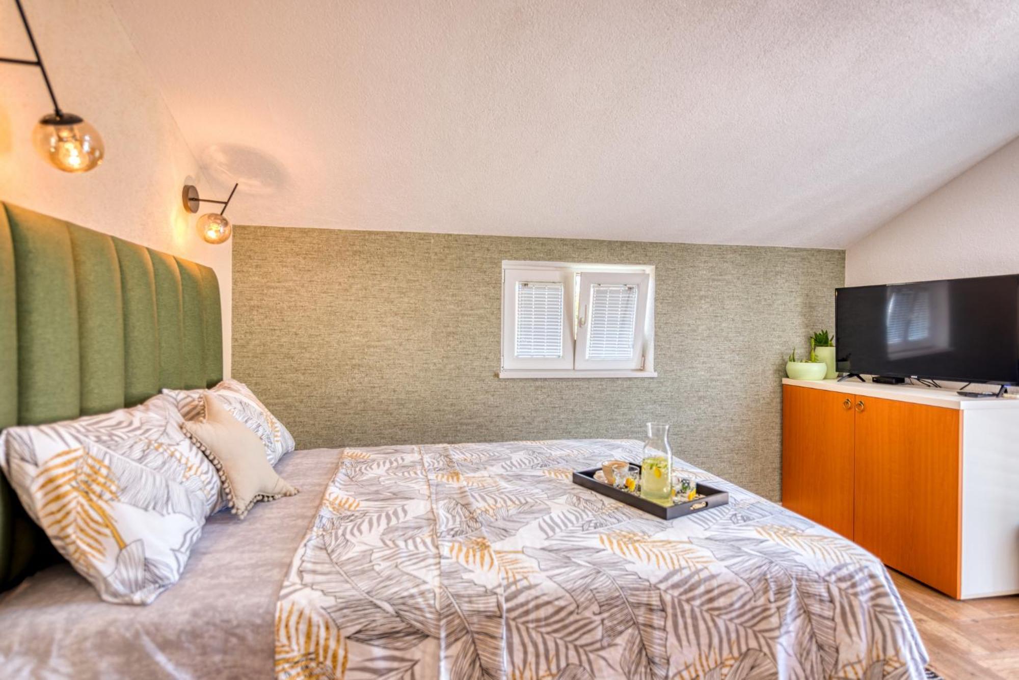 Miro Guesthouse Tivat Ruang foto