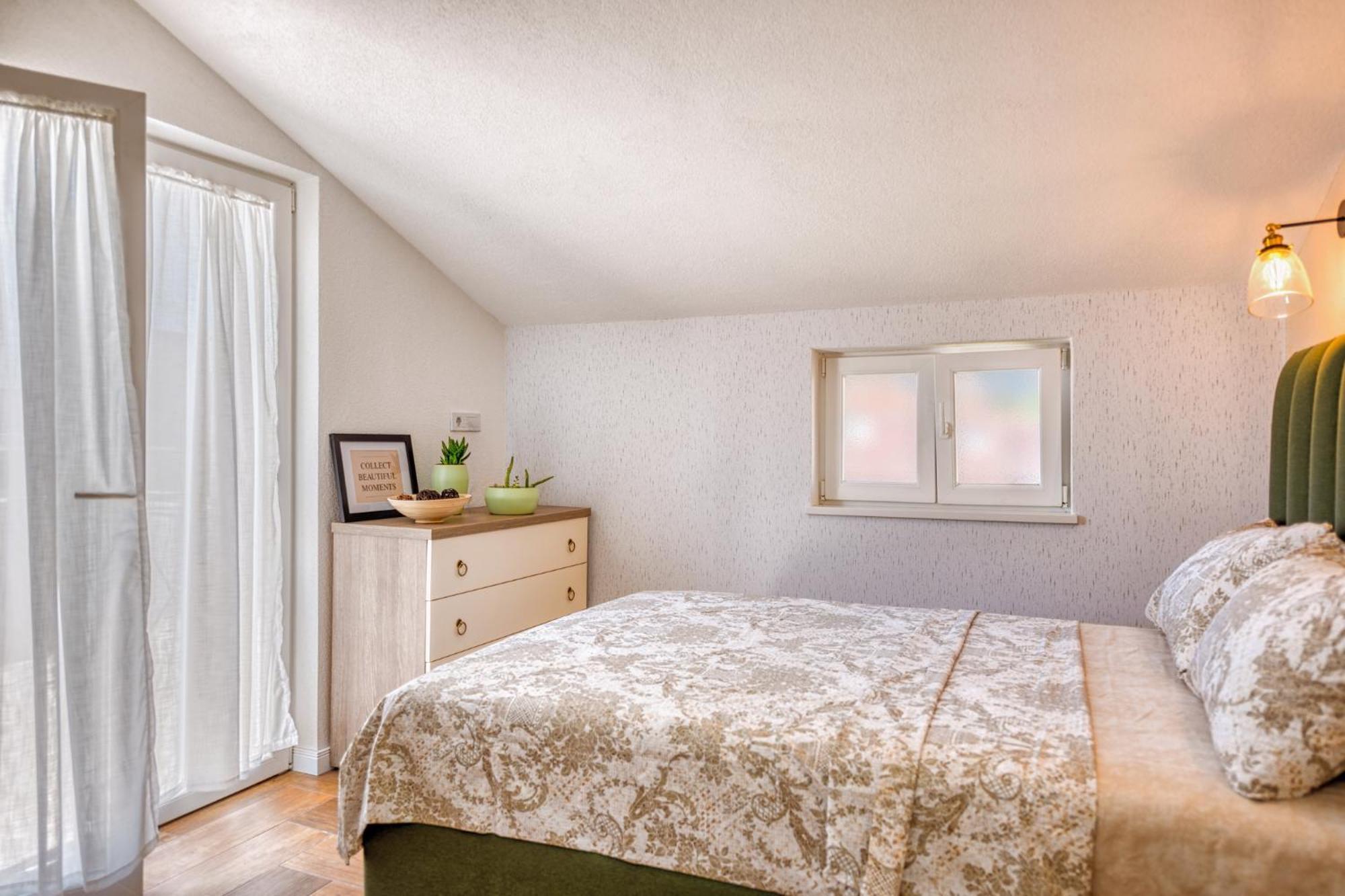 Miro Guesthouse Tivat Bagian luar foto