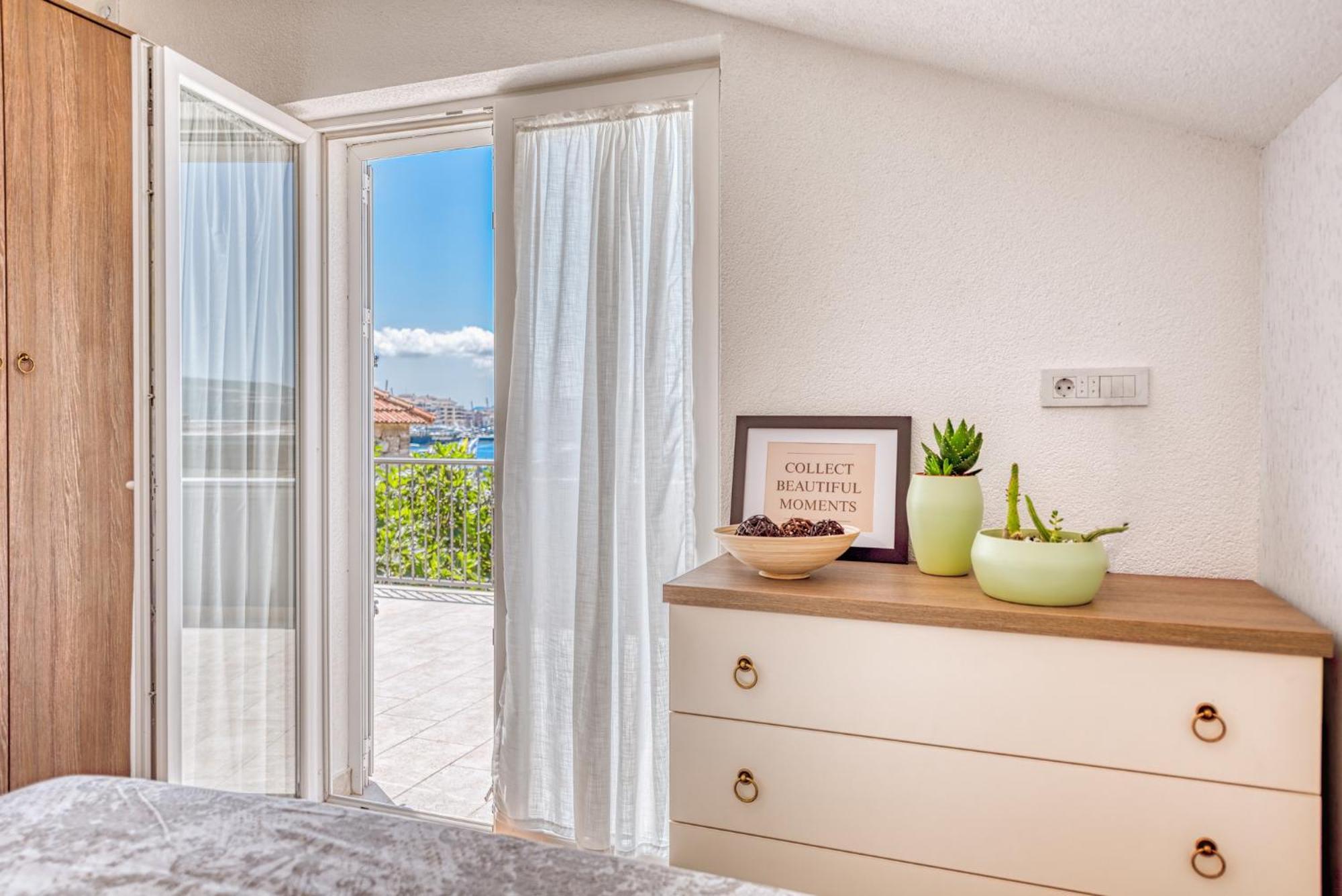 Miro Guesthouse Tivat Bagian luar foto