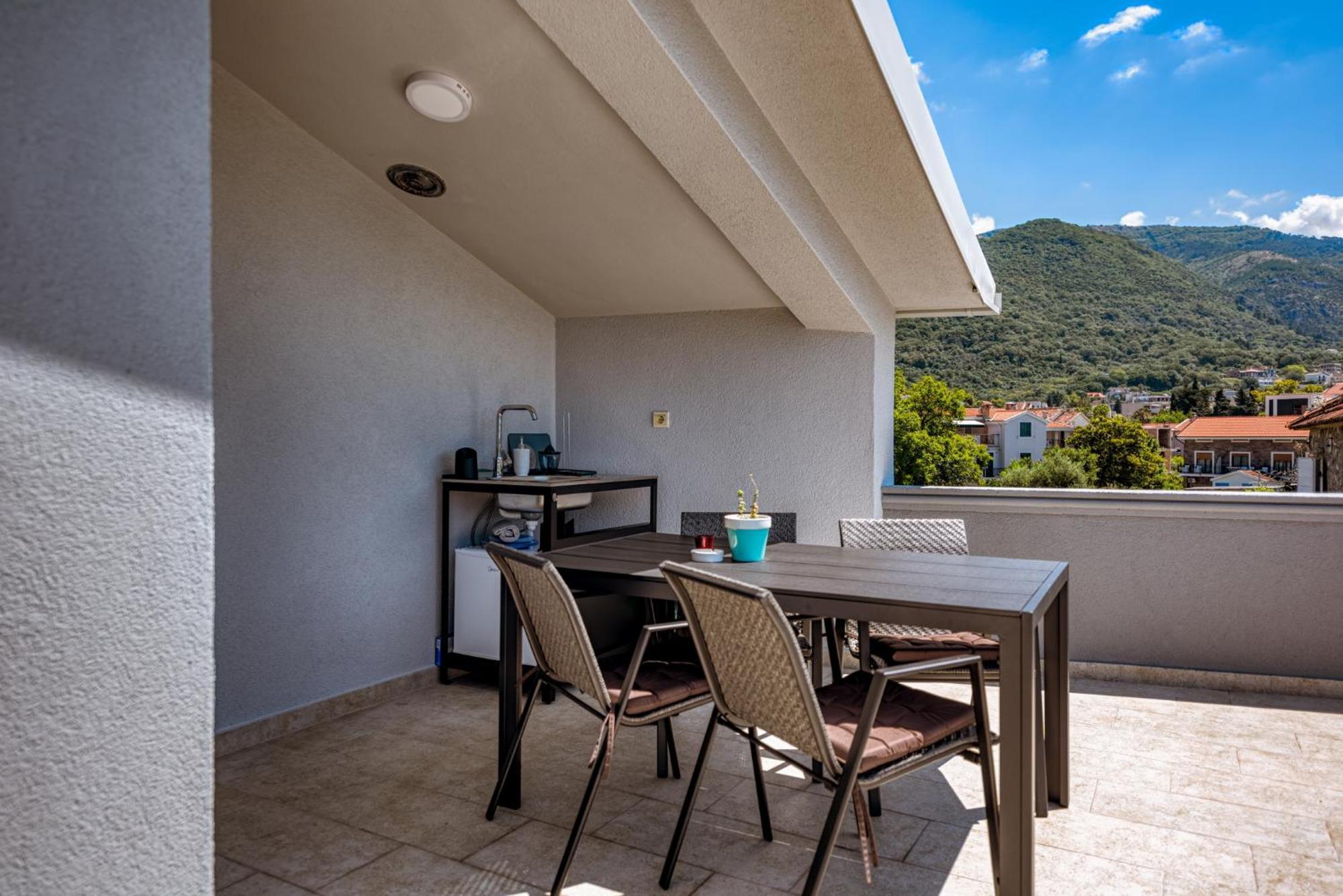 Miro Guesthouse Tivat Bagian luar foto