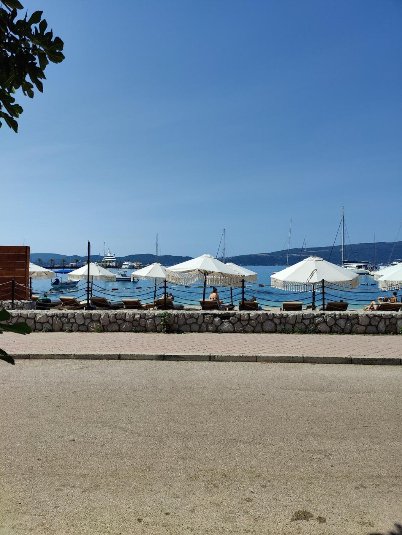 Miro Guesthouse Tivat Bagian luar foto