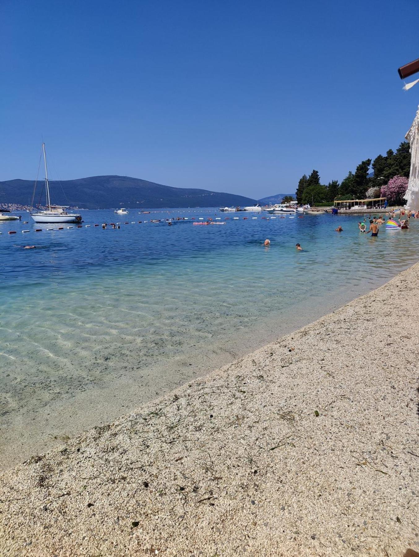 Miro Guesthouse Tivat Bagian luar foto