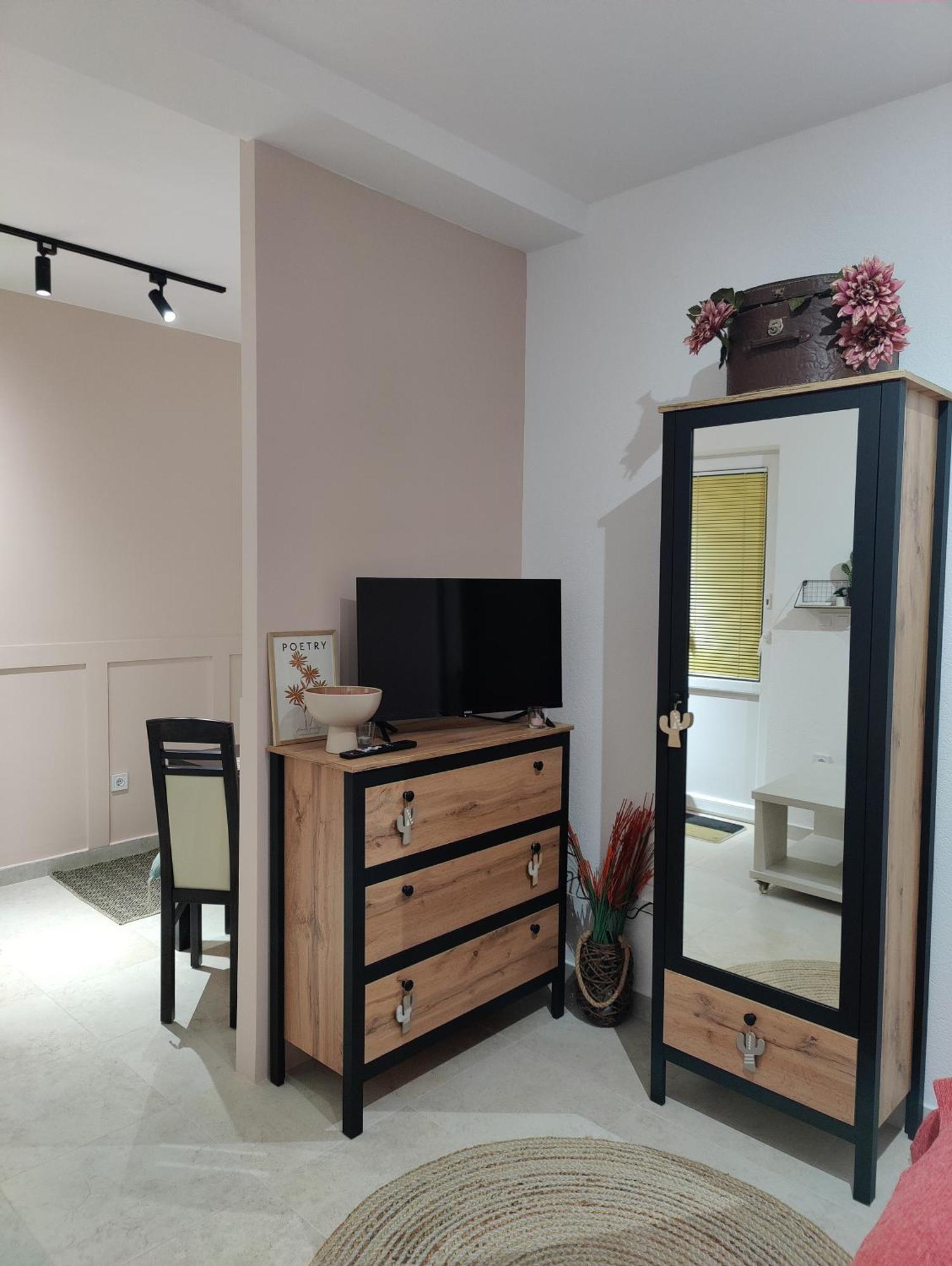 Miro Guesthouse Tivat Bagian luar foto