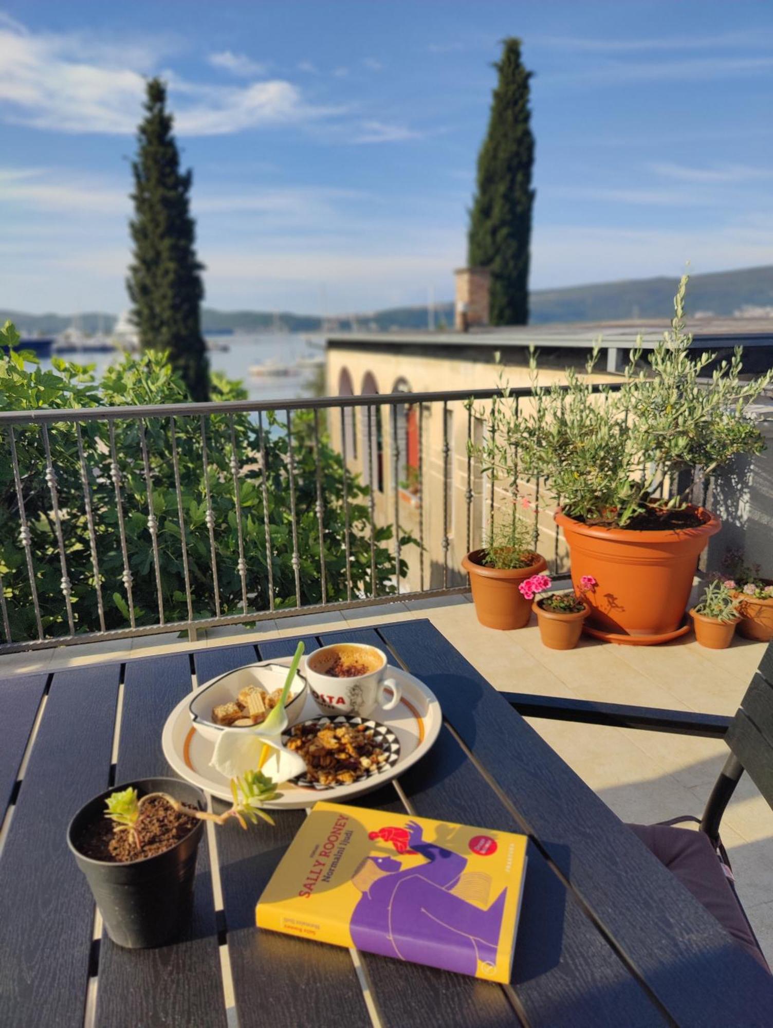 Miro Guesthouse Tivat Bagian luar foto