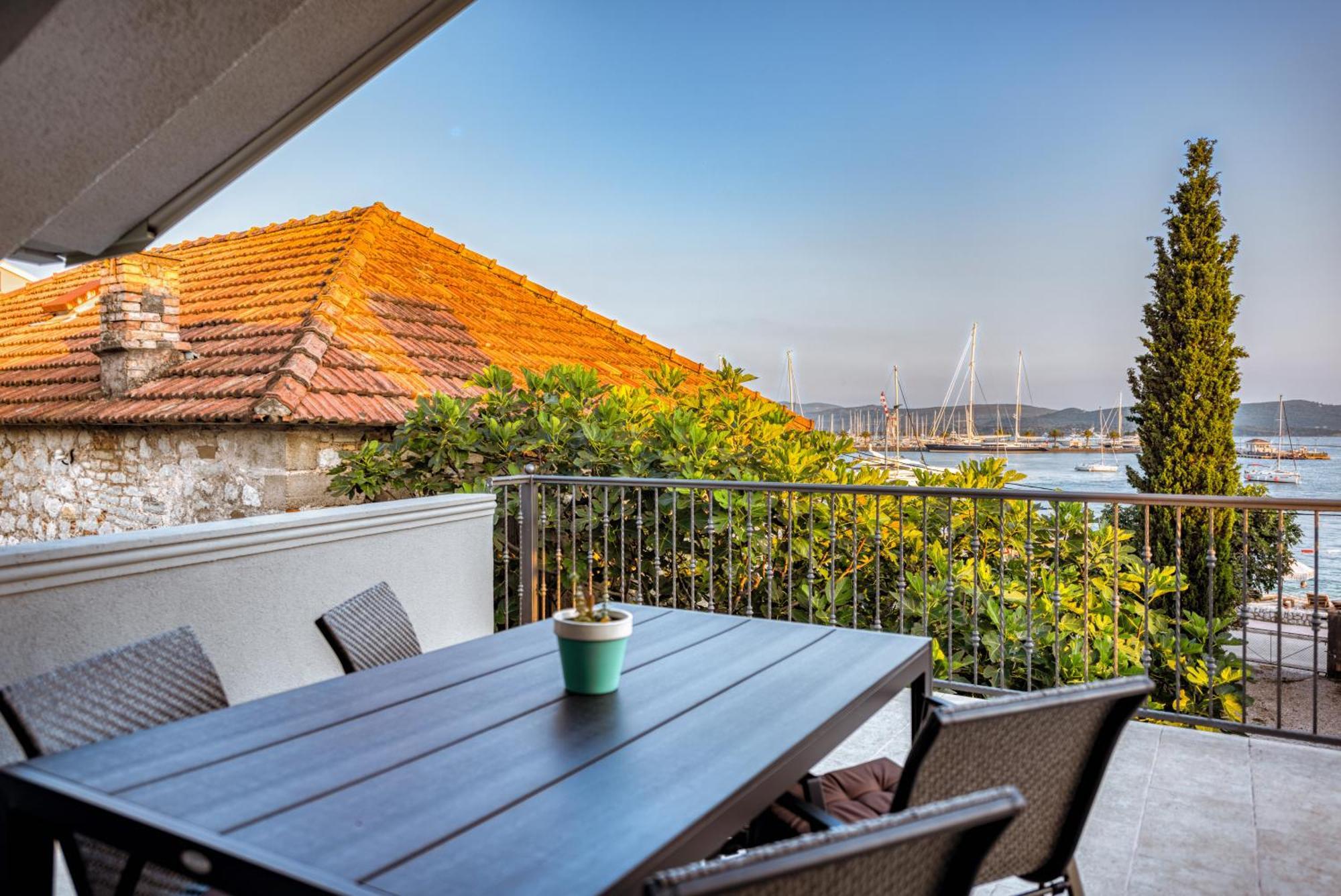 Miro Guesthouse Tivat Ruang foto
