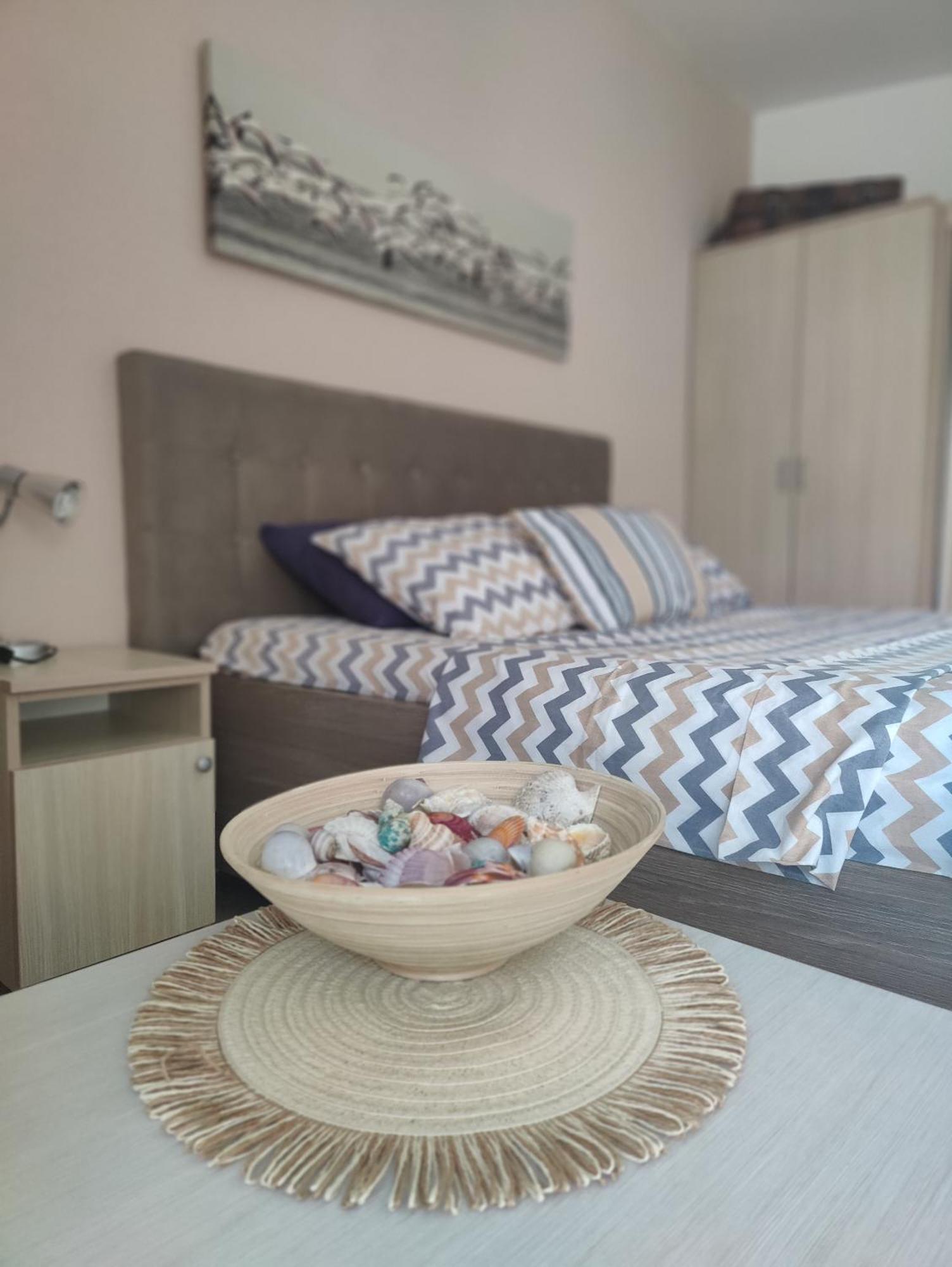 Miro Guesthouse Tivat Bagian luar foto